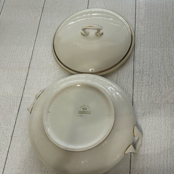 Vintage Solian Ware SoHo Pottery Ltd White and Gold Covered Vegetable Server - Picture 8 of 14